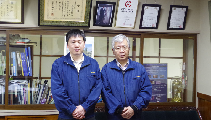 齋藤栄太常務（左）と齋藤泰行社長（右）