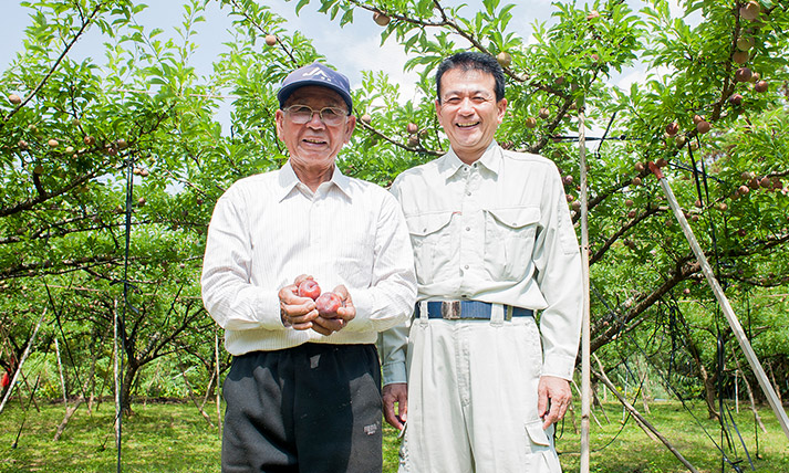 内山さんと息子の英寿さん